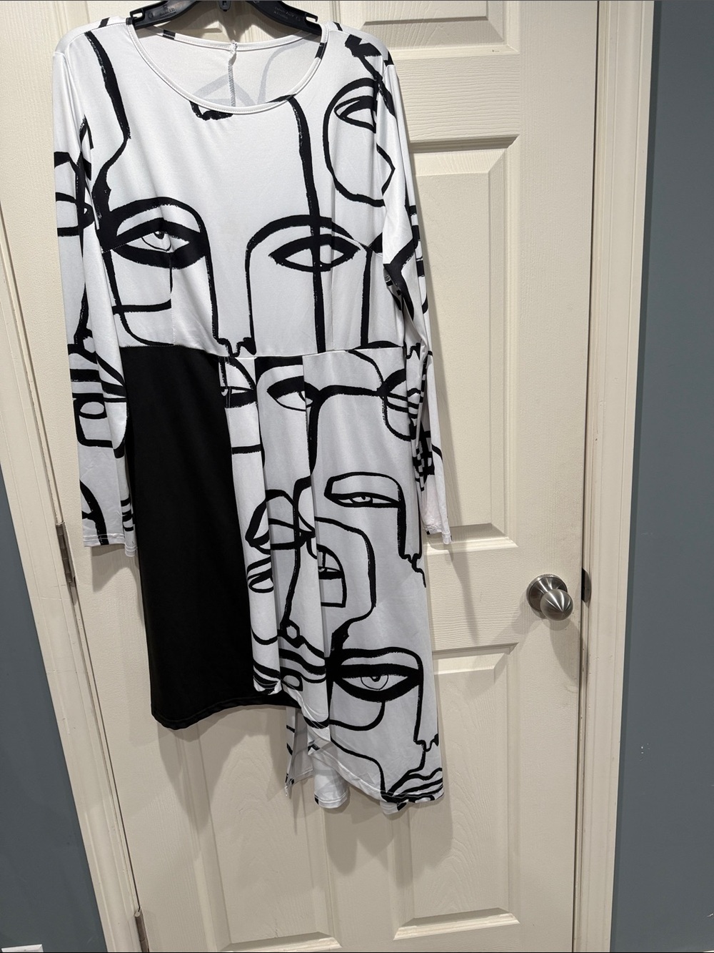 Contemporary Black & White Long-Sleeve Graphic Dress - Picture 2 of 2